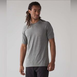 Lululemon Men’s Metal Vent Tech Short Sleeve Athletic Tee Grey/Slate size Large